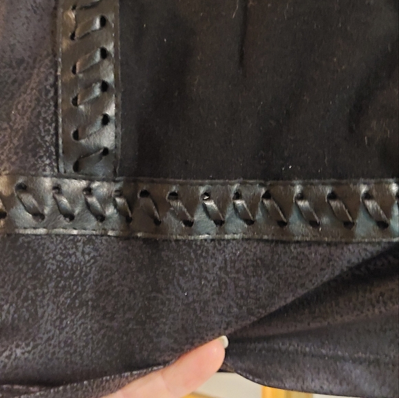 Short skirt - Picture 2 of 3